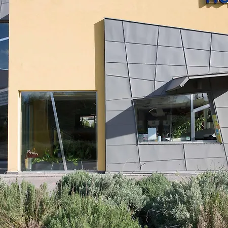 Hotel Ibis Styles Catania 4*