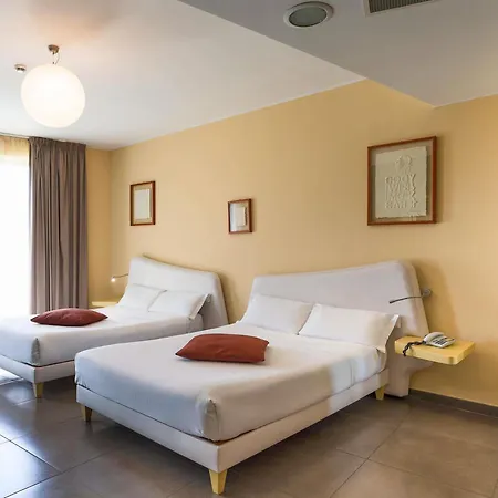 Hotel Ibis Styles Catania 4*