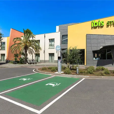 Hotel Ibis Styles Catania 4*