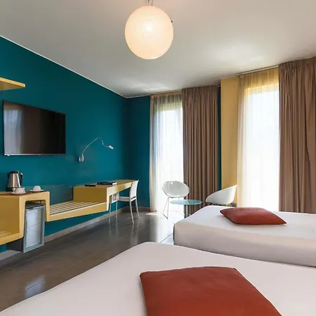 Ibis Styles Catania 4* אסראלה